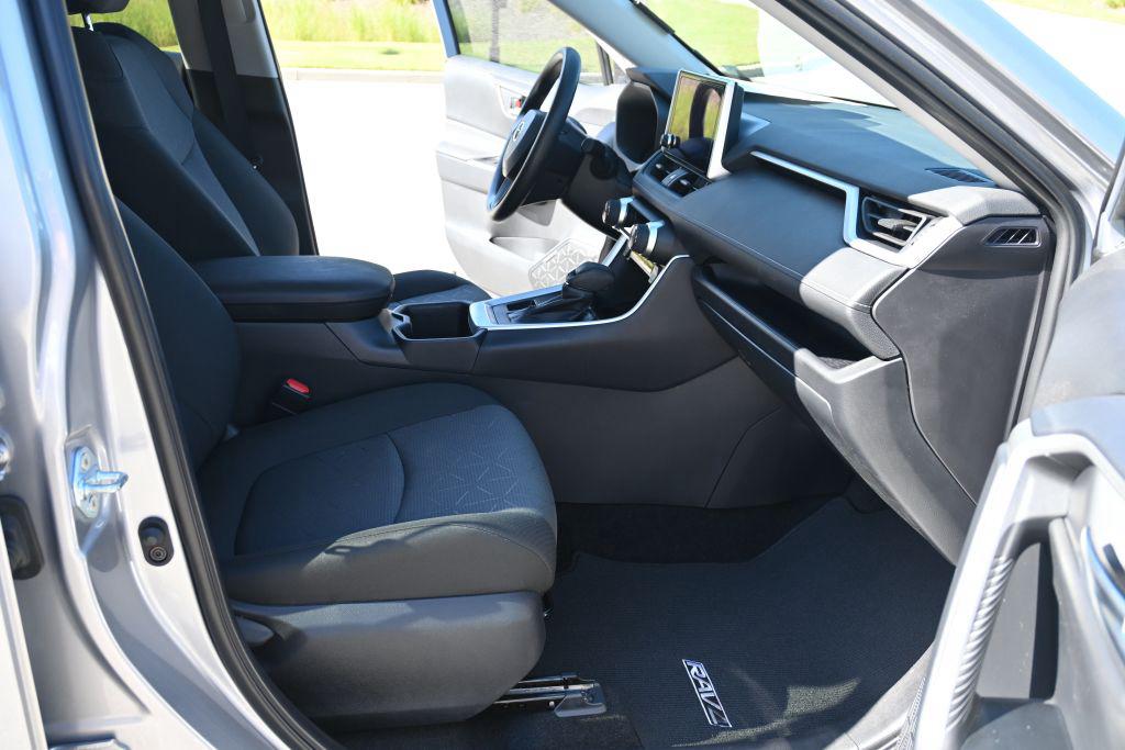 Toyota RAV4 photo 11