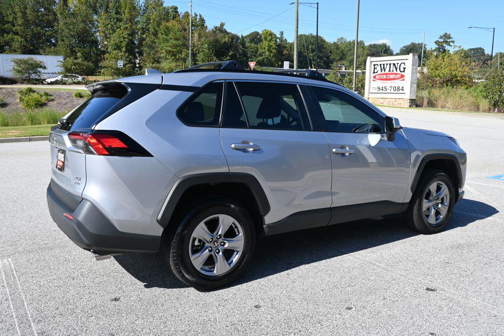 Toyota RAV4 photo 2